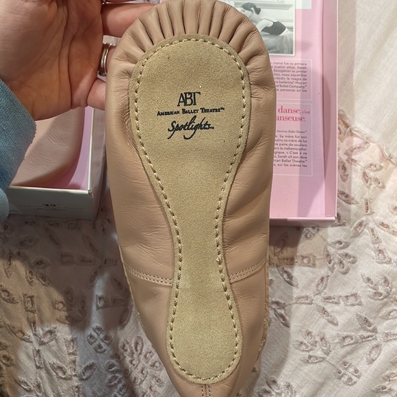 BRAND NEW BALLET FLATS - Picture 3 of 4